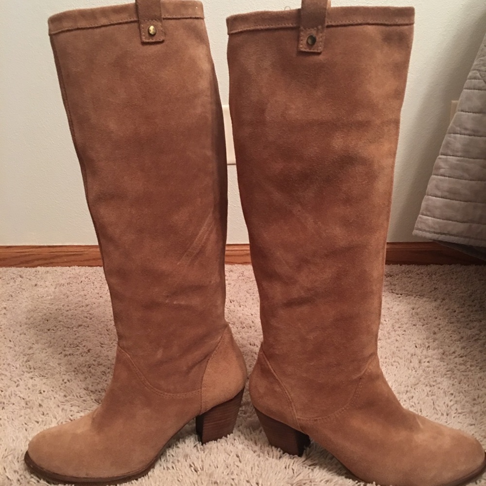 UGGS AVA CHESNUT BOOT